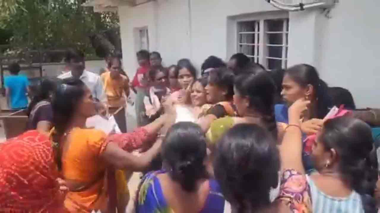 KTR | ఎంత పాపం చేశావ్ రేవంత్ రెడ్డి : పోస్టాఫీసుల వద్ద మహిళల సిగపట్లపై కేటీఆర్