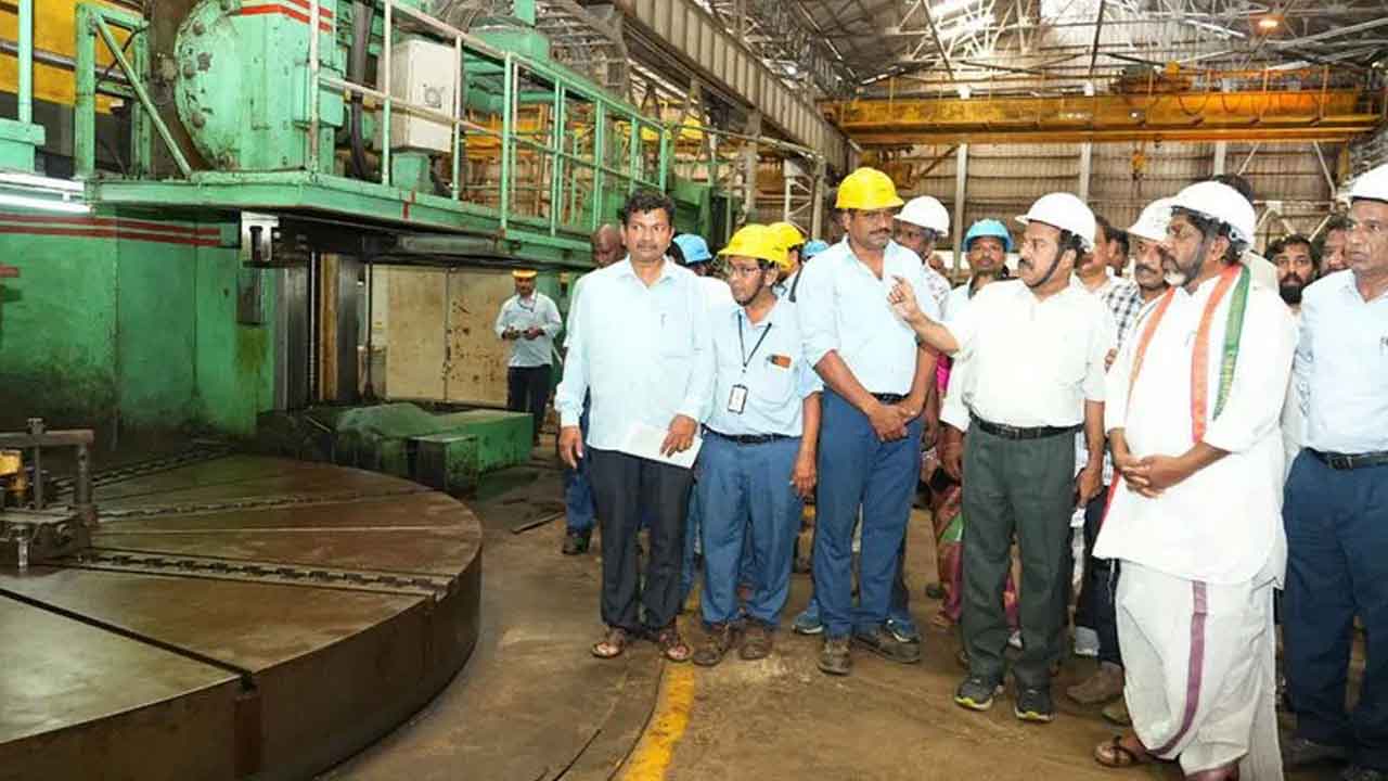 ప్రపంచస్థాయి కంపెనీలతో పోటీపడాలి