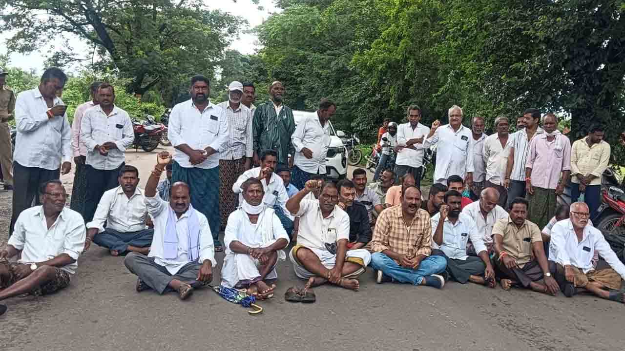 Mamnoor Airport | మార్కెట్ ధర చెల్లించాలంటూ.. మామునూరు విమానాశ్రయం భూ నిర్వాసితుల ధర్న