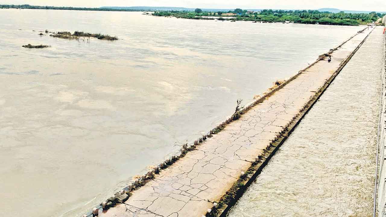 ఎస్సారెస్పీ, నిజాంసాగర్‌కు తగ్గిన వరద