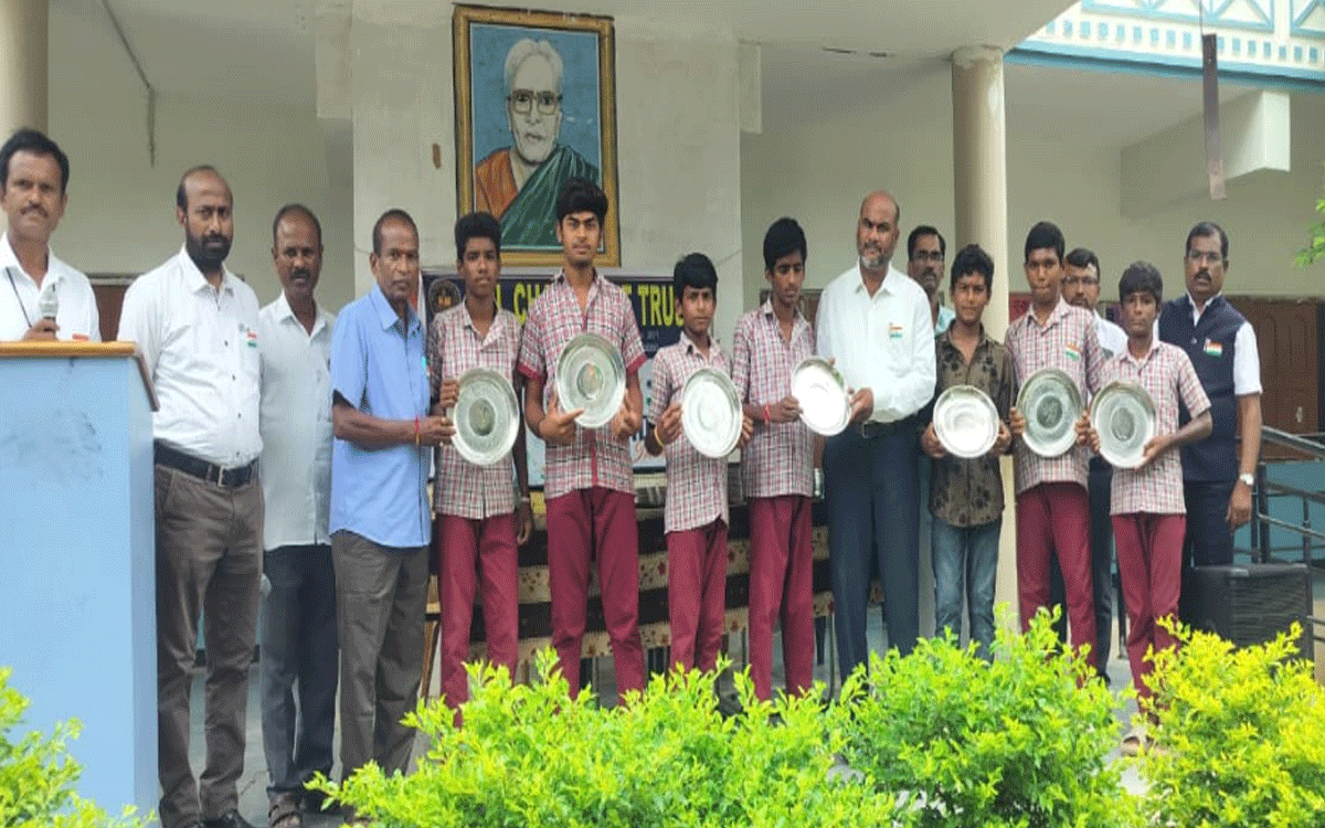 Chandur : విద్యార్థులు అన్ని రంగాల్లో రాణించాలి : మంచికంటి వెంకటరమణ