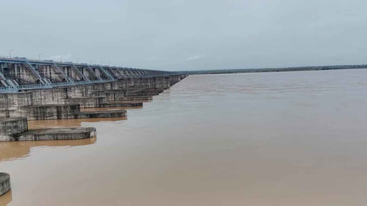 Medigadda Barrage | మేడిగడ్డ బరాజ్కు పోటెత్తిన వరద