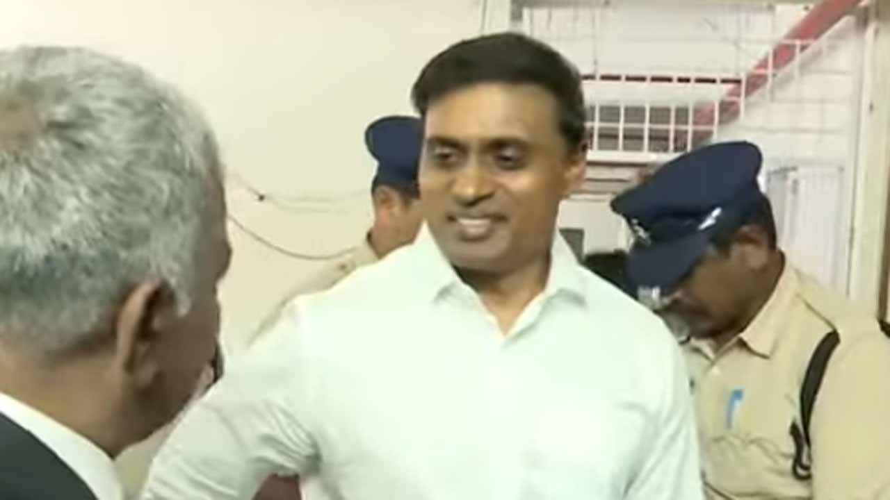 దేశం విడిచి ఎక్కడికీ పారిపోను.. బెయిల్‌ ఇవ్వండి.. ఏసీబీ కోర్టులో ఎంపీ మిథున్‌ రెడ్డి రిక్వెస్ట్‌