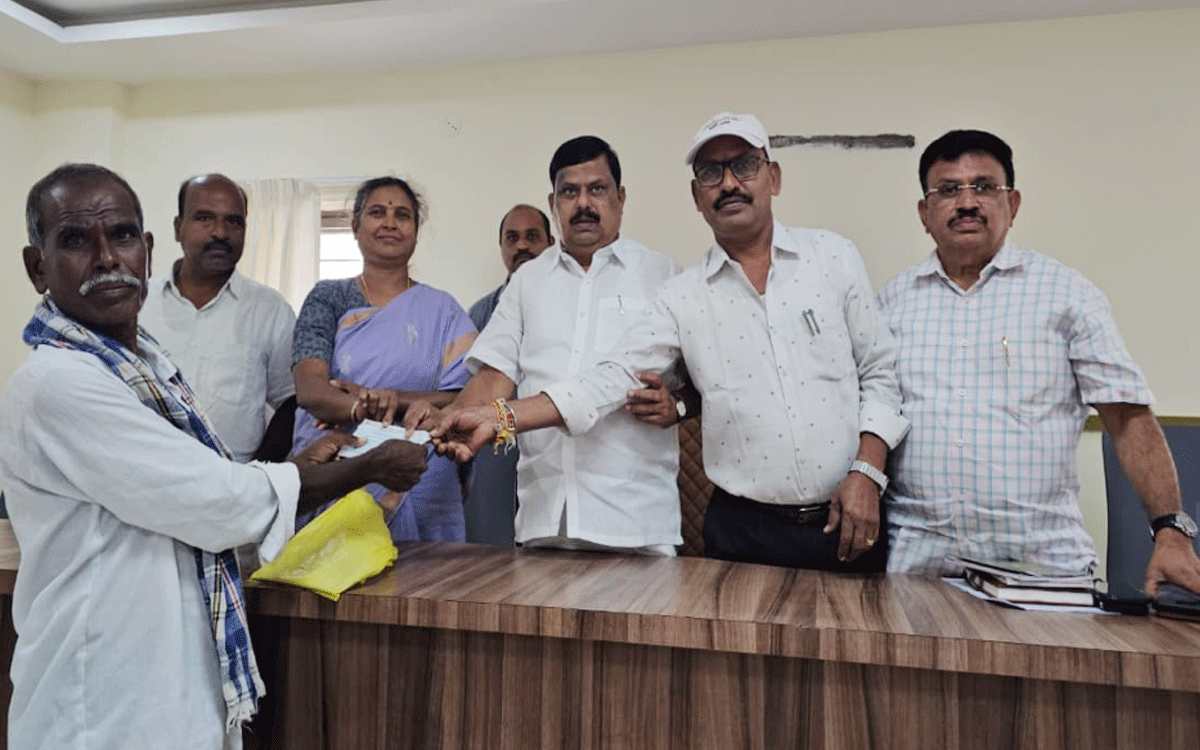 Chandampet : భూ నిర్వాసితులను అన్ని విధాలుగా ఆదుకుంటాం : ఎమ్మెల్యే బాలు నాయక్