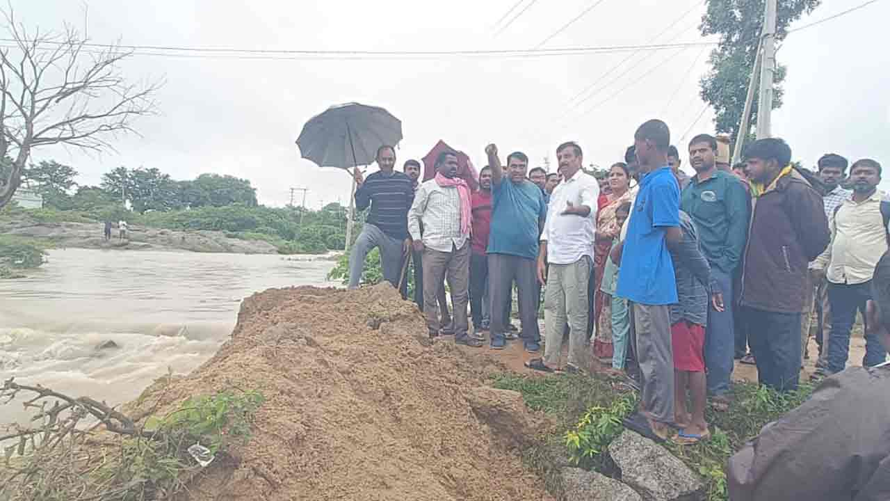 MLA Kotha Prabhaker Reddy | రైతులు అవ‌స‌ర‌మైతే త‌ప్ప బ‌య‌ట‌కు రావొద్దు : ఎమ్మెల్యే కొత్త ప్ర‌భాక‌ర్ రెడ్డి