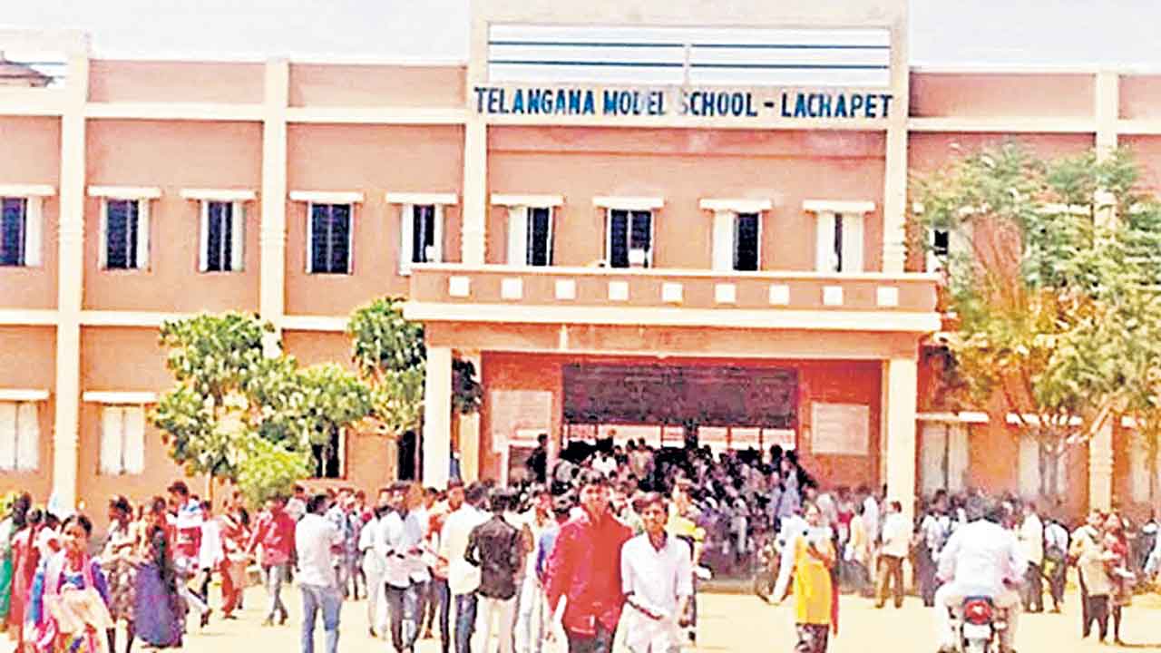 మాడల్‌ అడ్మిషన్లు ఢమాల్‌!