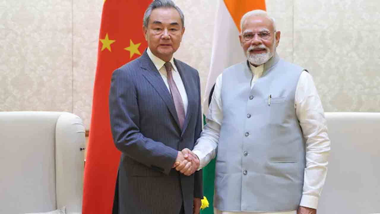 Narendra Modi | చైనా విదేశాంగ మంత్రితో ప్రధాని భేటీ.. సరిహద్దులో శాంతి స్థాపన లక్ష్యంగా చర్చలు..!