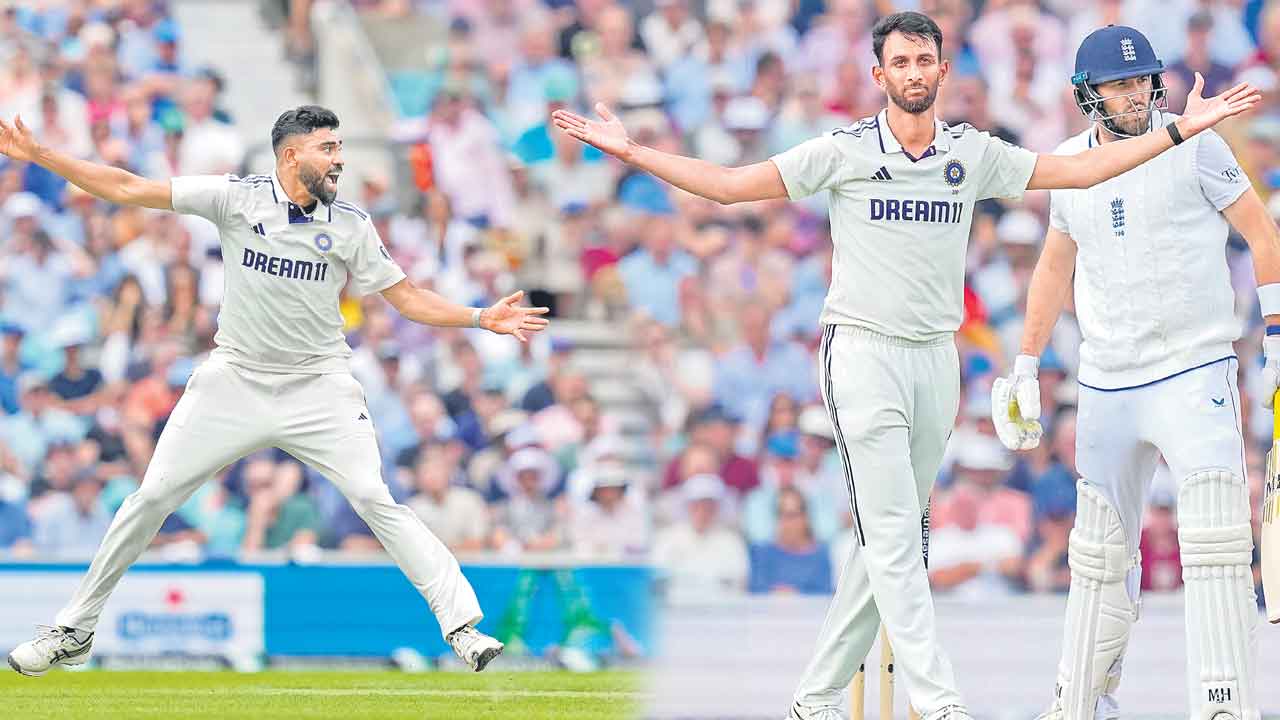 వికెట్ల పండుగ.. పచ్చిక పిచ్‌పై పేసర్ల వీరవిహారం