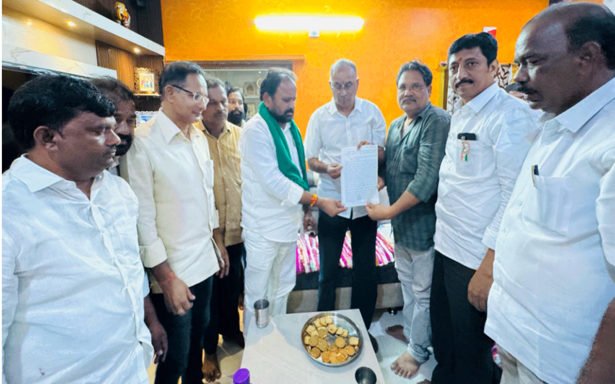 Karepalli : రద్దైన రైళ్ల పునరుద్ధరణకు కృషి : ఎంపీ రామసహాయం రఘురాంరెడ్డి