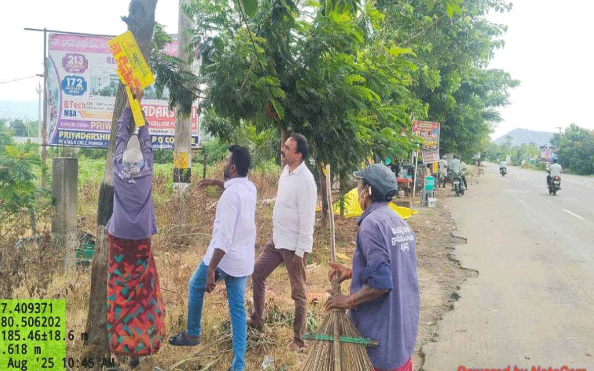 Julurupadu : ‘చెట్ల‌కు మేకులు కొట్టొద్దు, తీగలు చుట్టొద్దు’