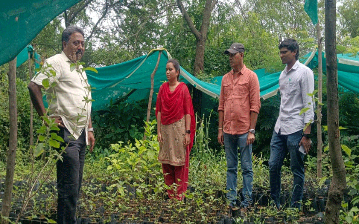 Karepalli : మొక్కల సంరక్షణ బాధ్యత కార్యదర్శులదే : ఎంపీడీఓ రవీంద్ర ప్రసాద్