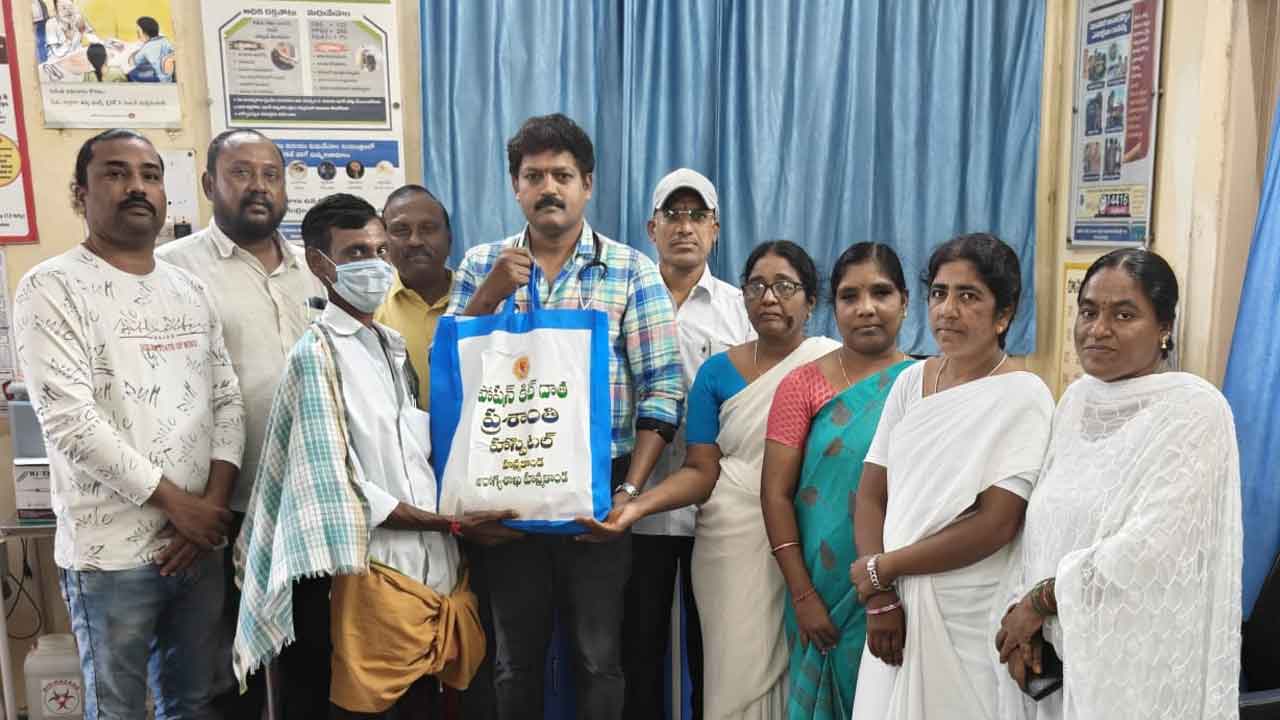 Food kits | ముల్కనూరులో క్షయ వ్యాధిగ్రస్తులకు ఆహార కిట్లు అందజేత