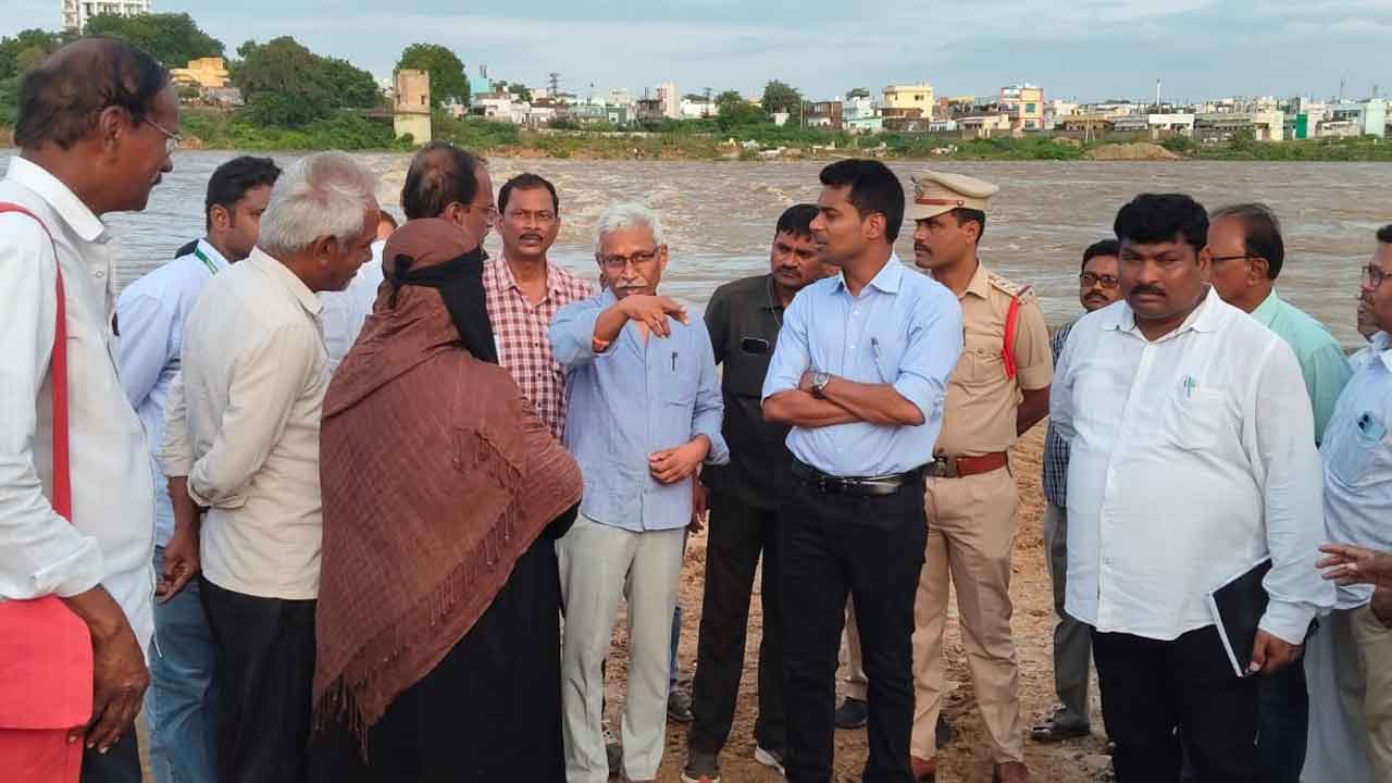 వాగుల వద్దకు వెళ్లొద్దు..