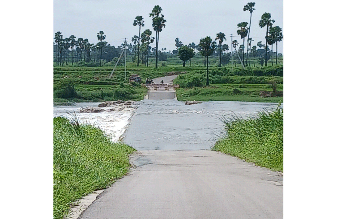 Bhoodan Pochampally : బీబీన‌గ‌ర్‌- పోచంపల్లి మధ్య నిలిచిన రాక‌పోక‌లు
