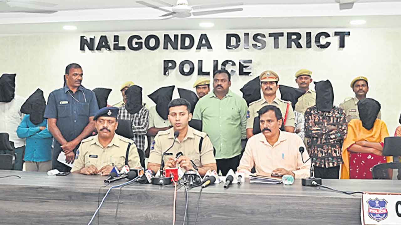 పగలు రెక్కీ.. రాత్రి చోరీ!