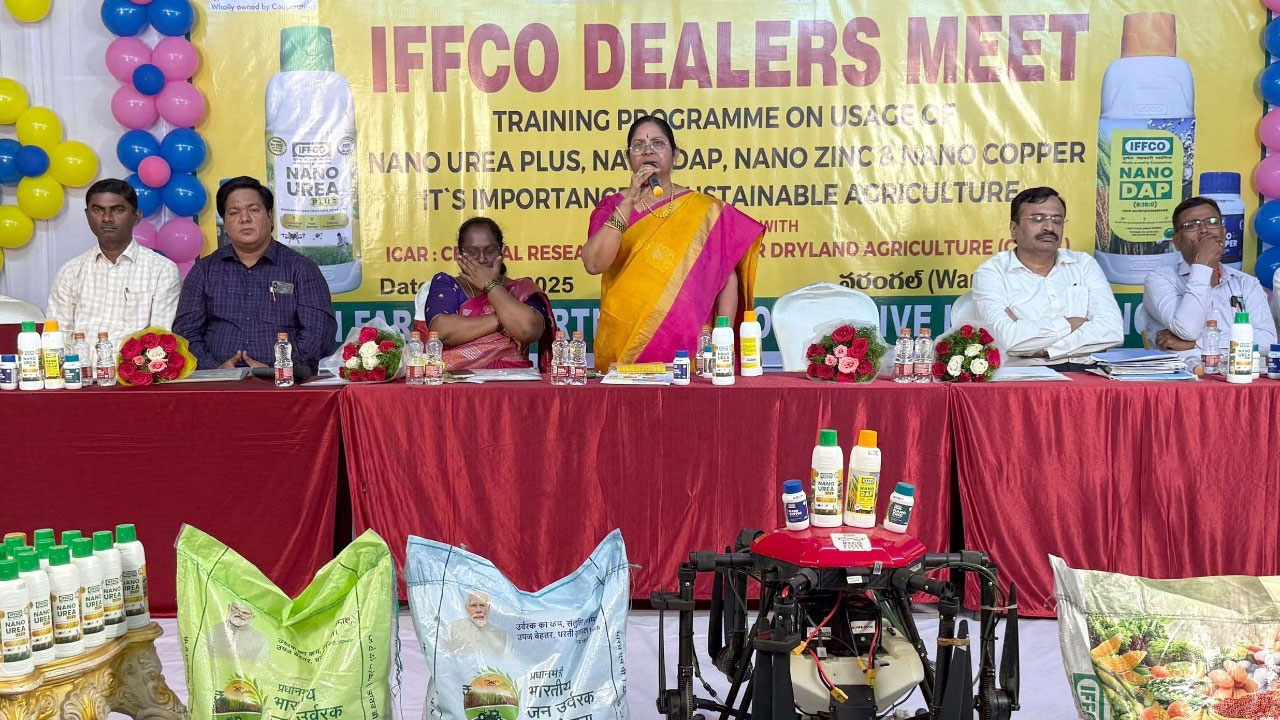 నానో యూరియాతో సత్ఫలితాలు : వరంగల్‌ జిల్లా వ్యవసాయ అధికారి