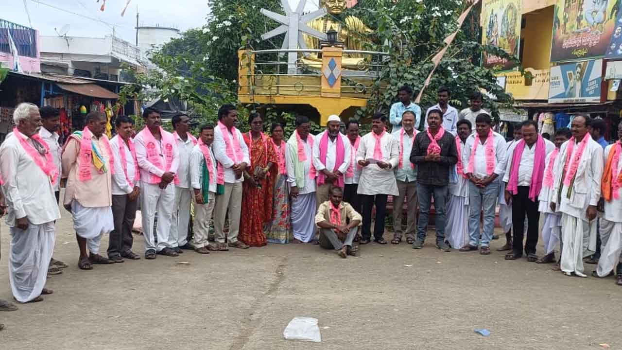 MLA Kova Lakshmi | శ్యాం నాయక్ ఎమ్మెల్యే కోవా లక్ష్మికి బహిరంగ క్షమాపణ చెప్పాలి : ఆడే సురేష్