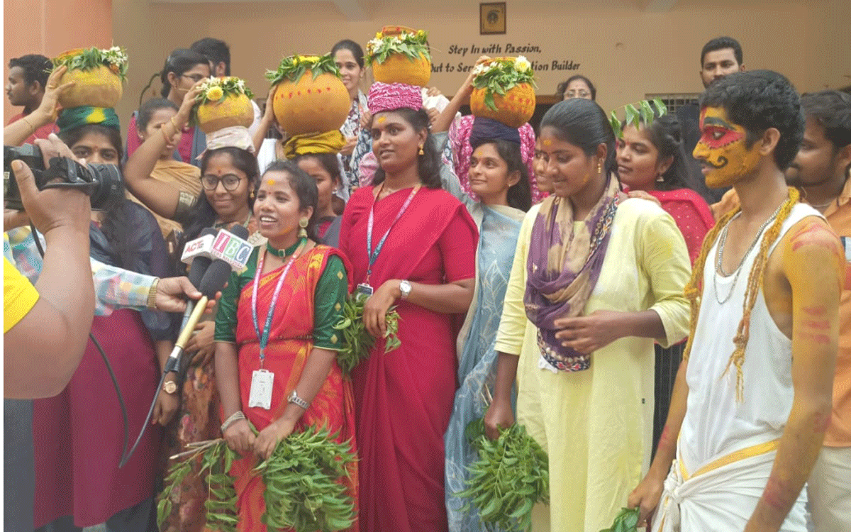 Nalgonda : న‌ల్ల‌గొండ‌ ప్రభుత్వ బీఈడీ క‌ళాశాల‌లో వైభవంగా బోనాలు