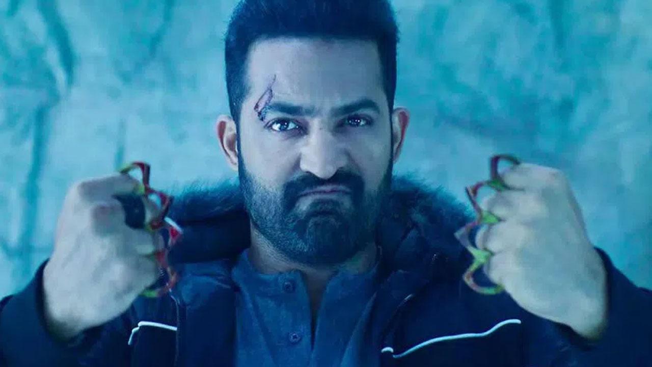 NTR | బాలీవుడ్ ఎన్టీఆర్ సోలో చిత్రంపై వార్‌2తో క్లారిటీ.. టైటిల్ ఏంటంటే..!