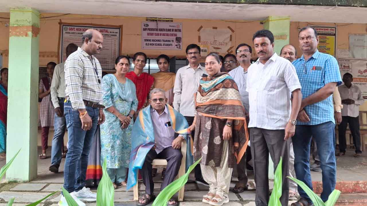 Old High School | ఓల్డ్ హైస్కూలును తనిఖీ చేసిన ఎన్‌.వి దుర్గాప్రసాద్