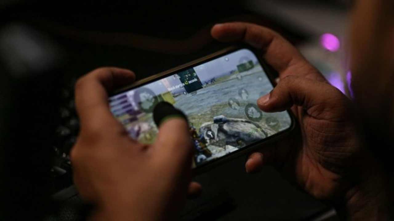 Online Games | ఆన్‌లైన్‌ గేమ్స్‌కు బానిసైన బాలుడు.. గొంతుకోసి చంపేసిన మేనమామ