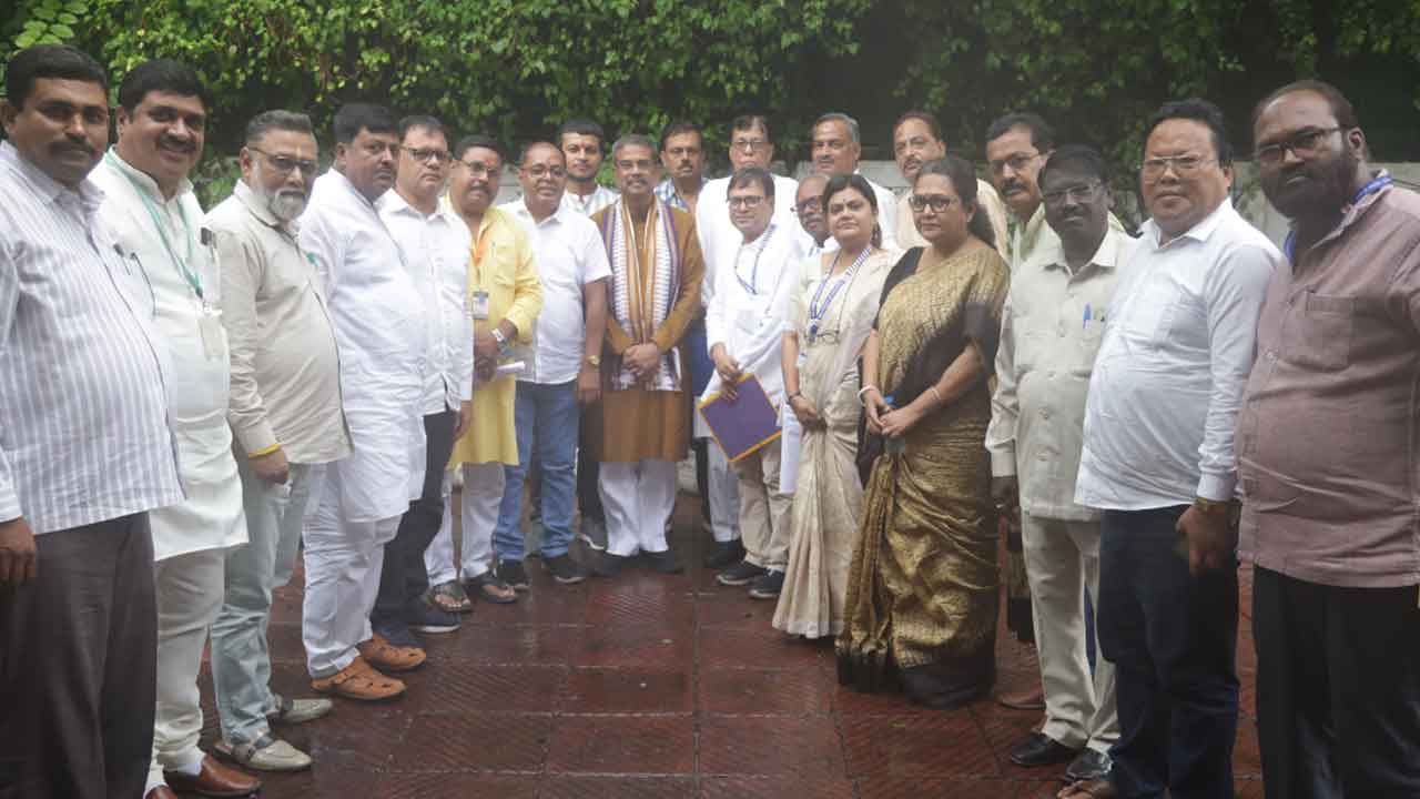 Universitys | యూనివర్సిటీల సమస్యలు పరిష్కరించండి