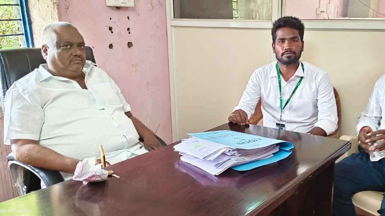 Agricultural loans | రైతులు వ్యవసాయ రుణాలను సద్వినియోగం చేసుకోవాలి : జయకృష్ణ