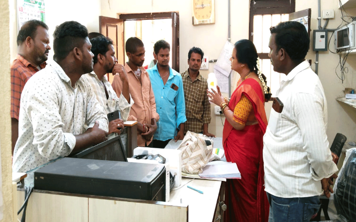 Munugode : నానో యూరియా ఉపయోగంపై రైతులకు అవగాహన