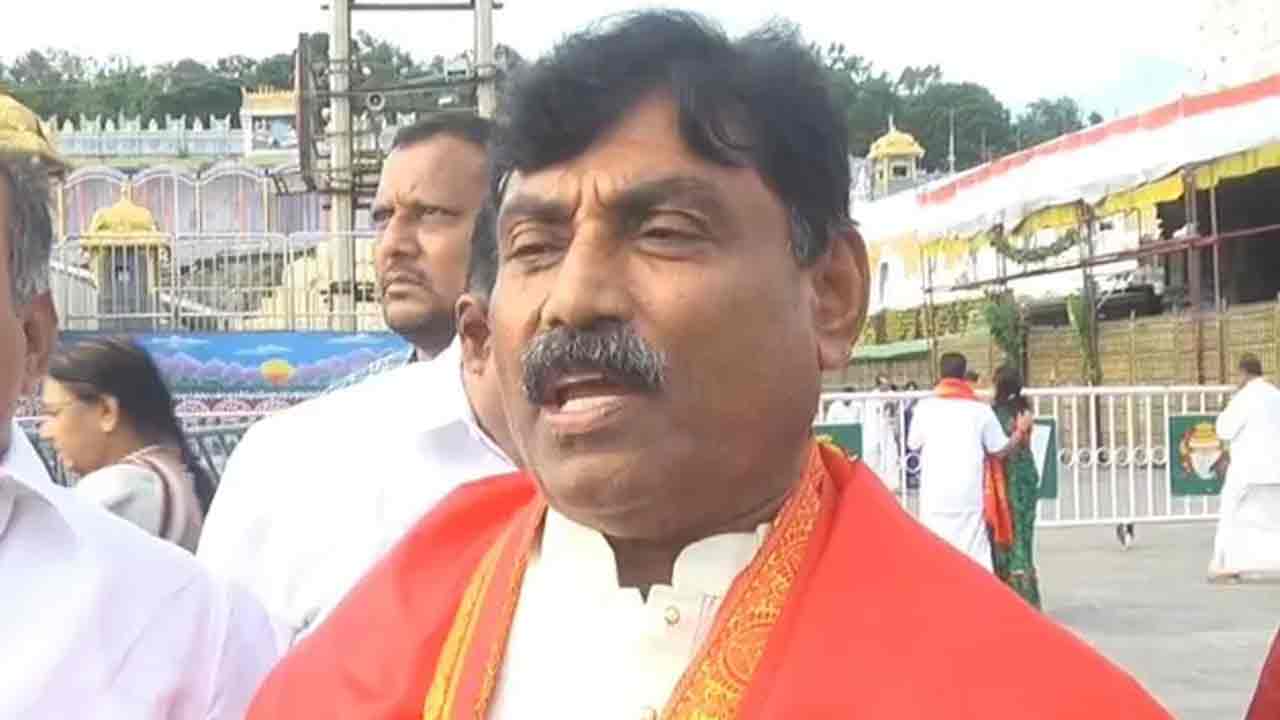జగన్ తలచుకుంటే.. చంద్రబాబు, పవన్ కల్యాణ్ నామినేషన్ కూడా వేసేవాళ్లు కాదు.. వైసీపీ నేత పల్లె రవీంద్రనాథ్ రెడ్డి సంచలన వ్యాఖ్యలు