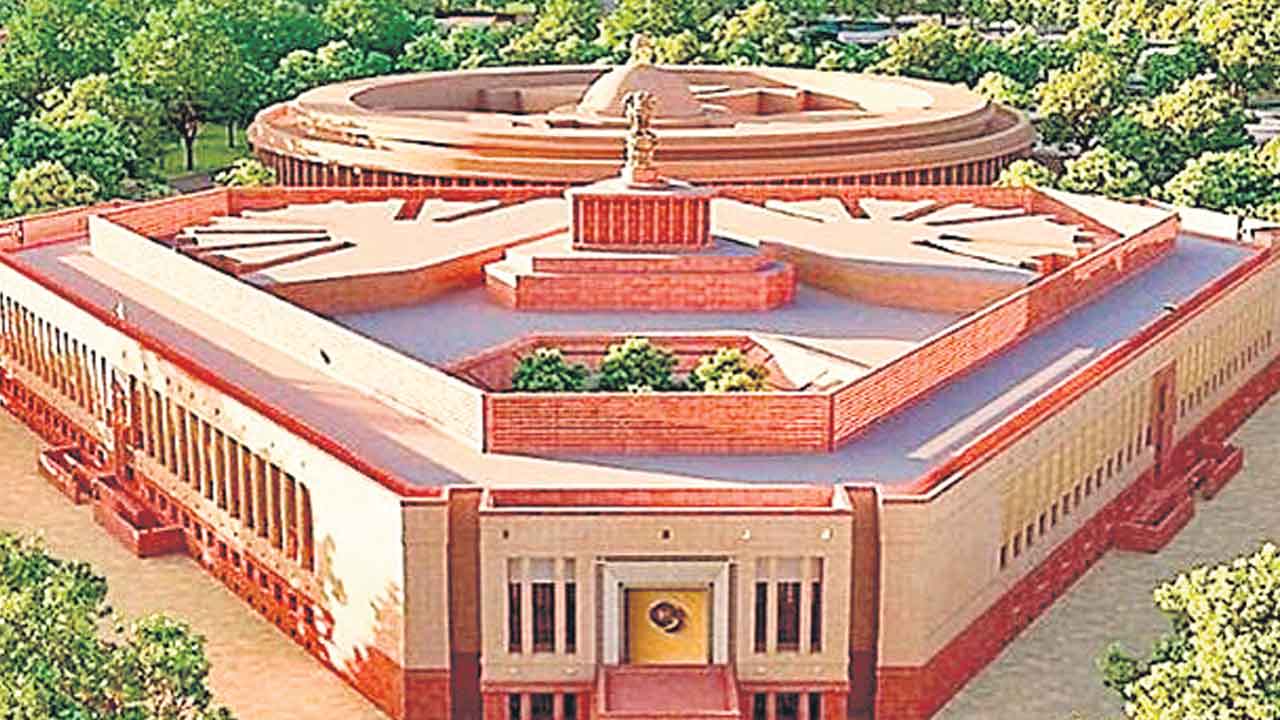 రచ్చకెక్కుతున్న రాజ్యాంగ వ్యవస్థలు