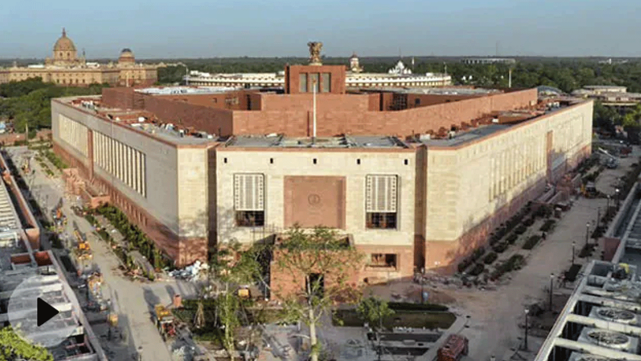 Parliament: పార్ల‌మెంట్ గోడ దూకిన వ్య‌క్తి.. ప‌ట్టుకున్న భ‌ద్ర‌తా సిబ్బంది