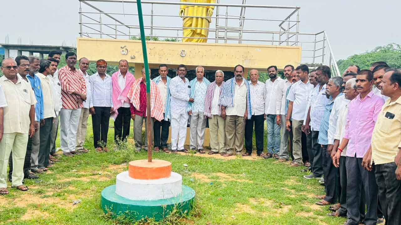 Handloom sector | చేనేత రంగాన్ని ప్రభుత్వం ప్రోత్సహించాలి : పాశికంటి శ్రీనివాస్