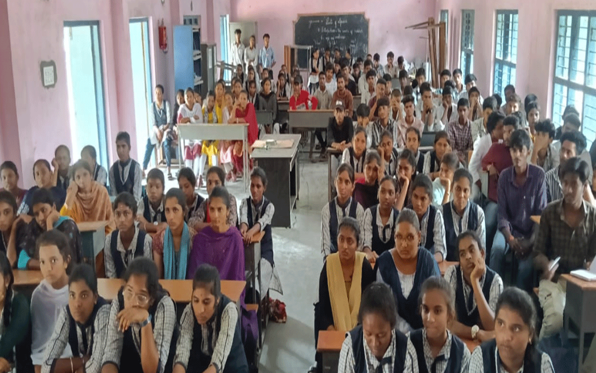 Karepalli : 'ఫీజు రీయింబర్స్‌మెంట్‌, స్కాలర్‌షిప్స్ వెంటనే విడుదల చేయాలి'