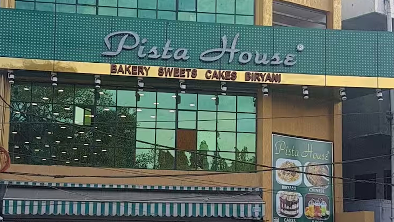 Pista House | పిస్తా హౌస్ కిచెన్లో ఎలుకలు, బొద్దింకలు
