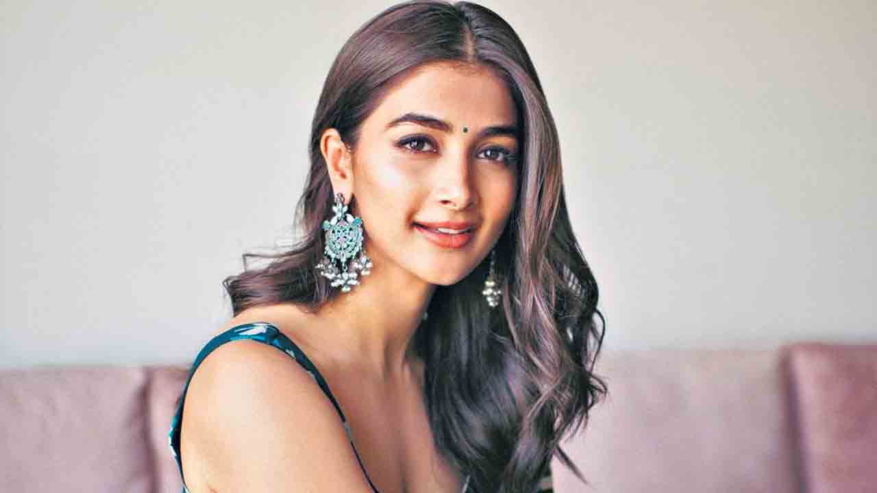 Pooja Hegde | అల్లు అర్జున్-అట్లీ కాంబో సినిమాలో బుట్టబొమ్మకు భారీ ఆఫర్.. అంత డిమాండ్ చేసిందా?
