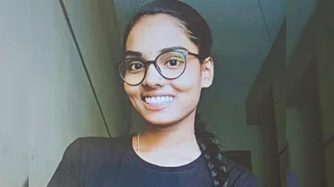 Suicide | నా లవర్‌ అని తెలిసి కూడా ఎలా ప్రేమిస్తావ్‌.. స్నేహితురాలి బెదిరింపులతో యువతి ఆత్మహత్య