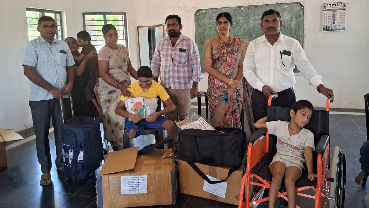 Bonakallu | దివ్యాంగ విద్యార్థులకు పరికరాల పంపిణీ