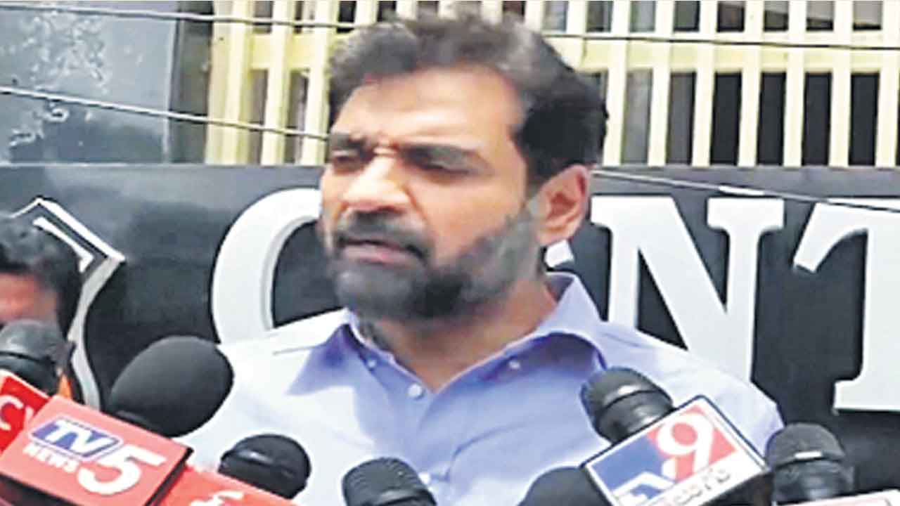 కాంగ్రెస్‌ ఆఫీసులుగా ప్రభుత్వ కార్యాలయాలు