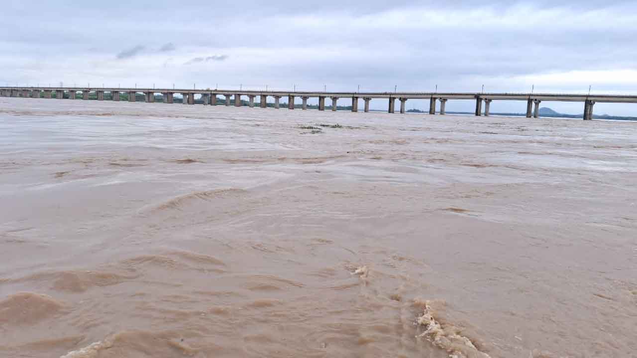 Bhadradri Kothagudem | వానలు కురిస్తే ఇక్కడ వనుకే.. భయం గుప్పిట్లో మన్యం గ్రామాలు