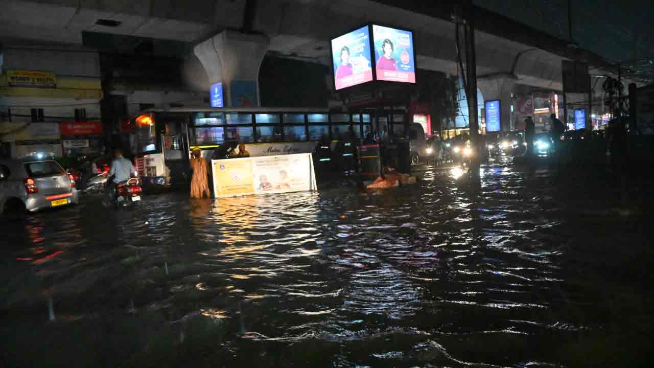 Rain Alert | హైద‌రాబాద్‌కు ఇవాళ సాయంత్రం వ‌ర్ష సూచ‌న‌..! హెల్ప్ లైన్ ఫోన్ నంబ‌ర్లు ఇవే..!!