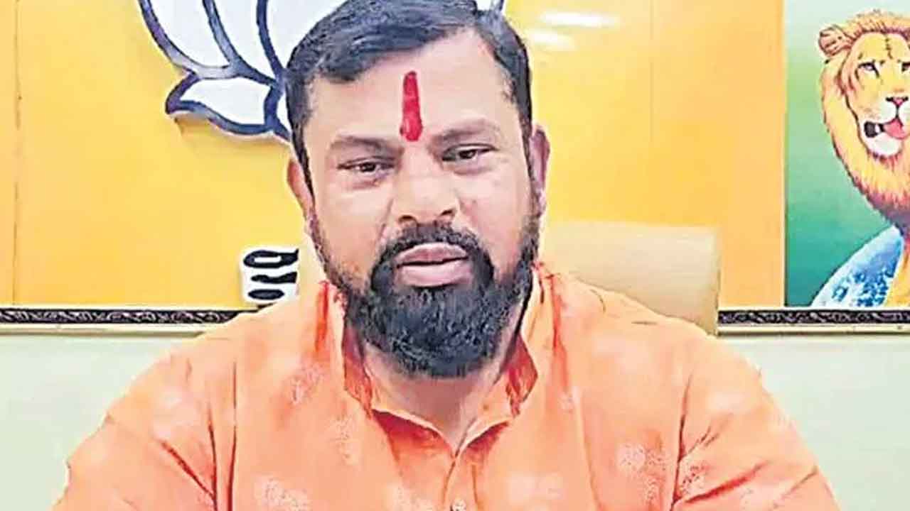 MLA Rajasingh | బీజేపీలో రాక్షసులున్నారు.. వెళ్లకండి!