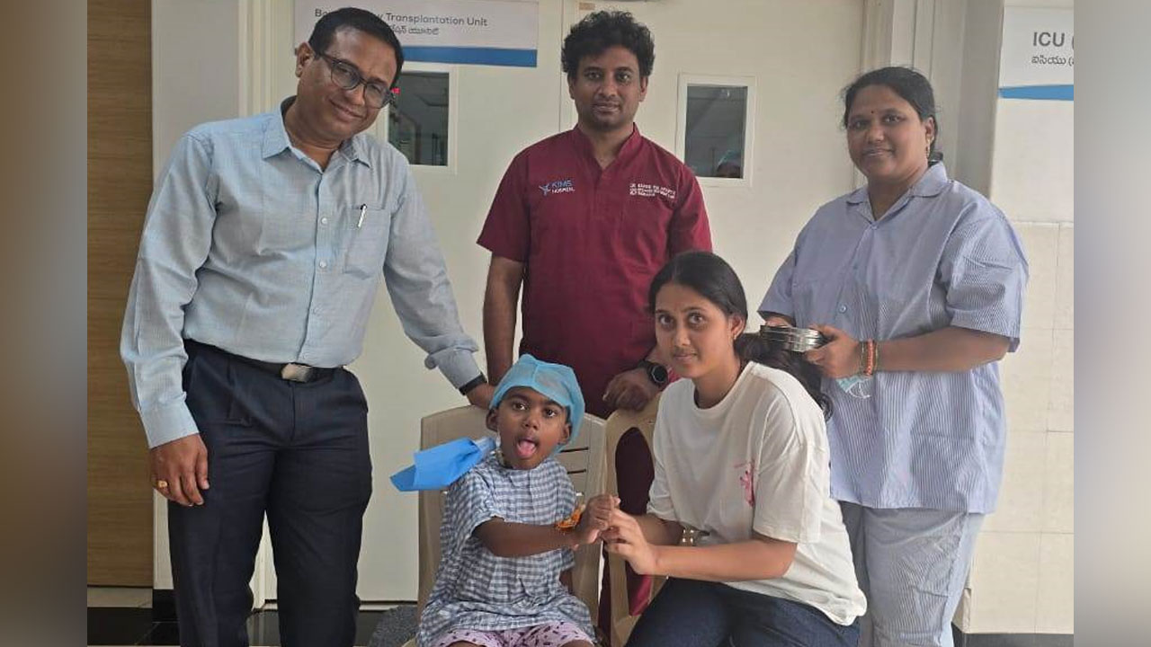 నాలుగేళ్ల తమ్ముడికి ప్రాణం పోసిన అక్క.. ఆస్ప‌త్రిలో రాఖీ క‌ట్టి ధైర్యం చెప్పిన సోద‌రి