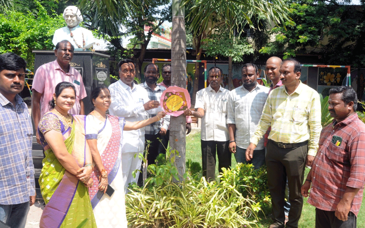 Kodada : మొక్కలను తోబుట్టువులుగా భావించాలి : మున్సిపల్ కమిషనర్ రమాదేవి