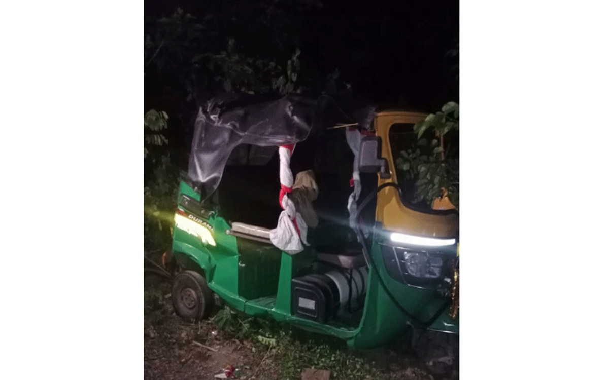 Ramavaram : ఆగి ఉన్న ప్యాసింజర్ ఆటోను ఢీకొన్న బొగ్గు టిప్పర్.. ఆటో డ్రైవర్ మృతి