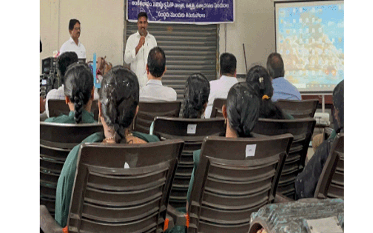 Ramavaram : ‘సింగ‌రేణి ఉత్ప‌త్తి ల‌క్ష్యాల సాధ‌న‌లో వ‌ర్క్‌షాప్ కార్మికుల కృషి కీల‌కం’