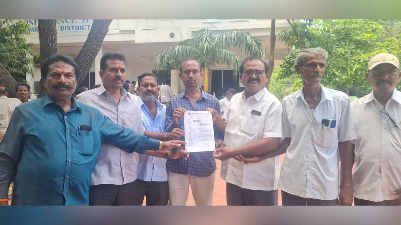 Ration dealers | ఐదు నెలల కమీషన్ డబ్బులు చెల్లించాలి.. వచ్చే నెల 5న రేషన్ షాపులు బంద్
