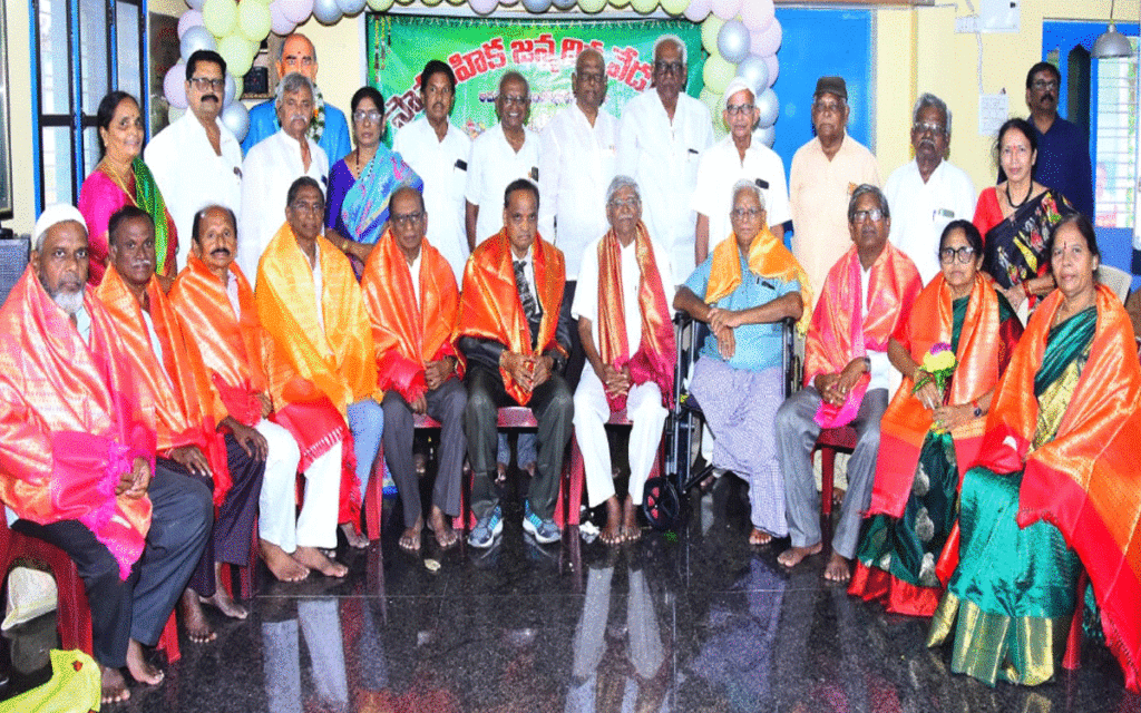 Kodada : వృద్ధాప్యాన్ని సంతోషంగా గడపాలి : రావెళ్ల సీతారామయ్య