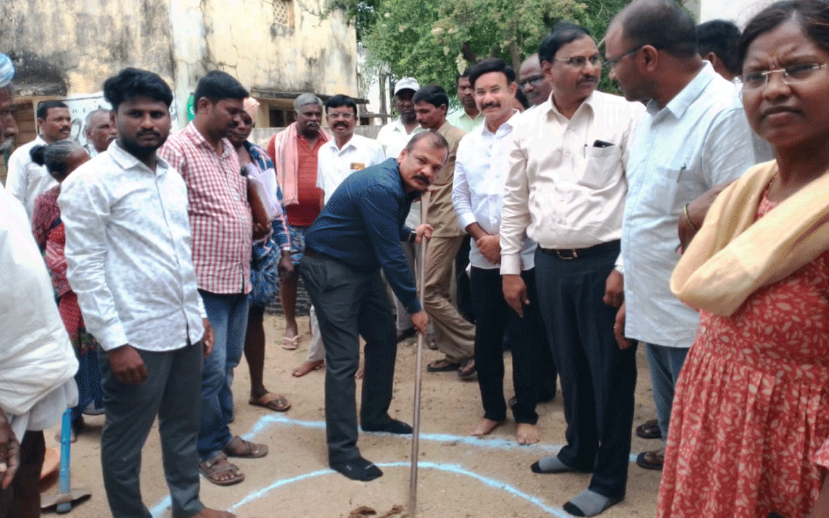 Munugode : ఉపాధి హామీ పనులను ప్రజలు సద్వినియోగం చేసుకోవాలి : రవీందర్‌రావు
