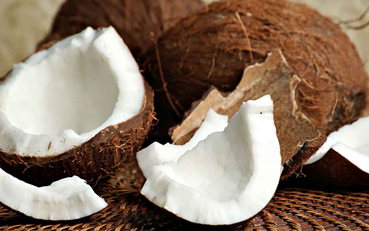 Raw Coconut | రోజూ పచ్చి కొబ్బ‌రిని తింటే ఎన్నో లాభాలు.. తెలిస్తే వెంట‌నే తిన‌డం ప్రారంభిస్తారు..