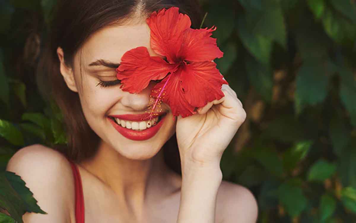Red Hibiscus Flowers | ఎరుపు రంగు మందార పువ్వులతో ఈ చిట్కాలను పాటించండి.. చుండ్రు ఉండదు, జుట్టు రాలడం తగ్గుతుంది..!